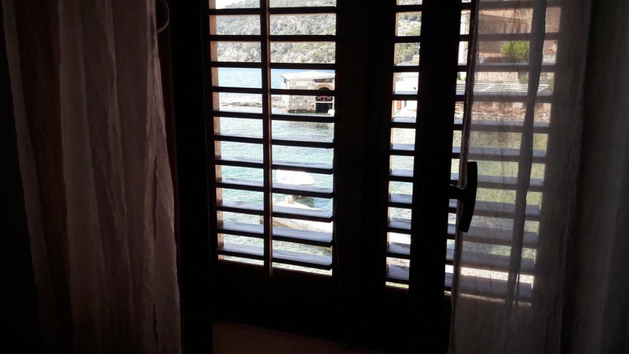 Anka'S Beach Komiza Exterior photo