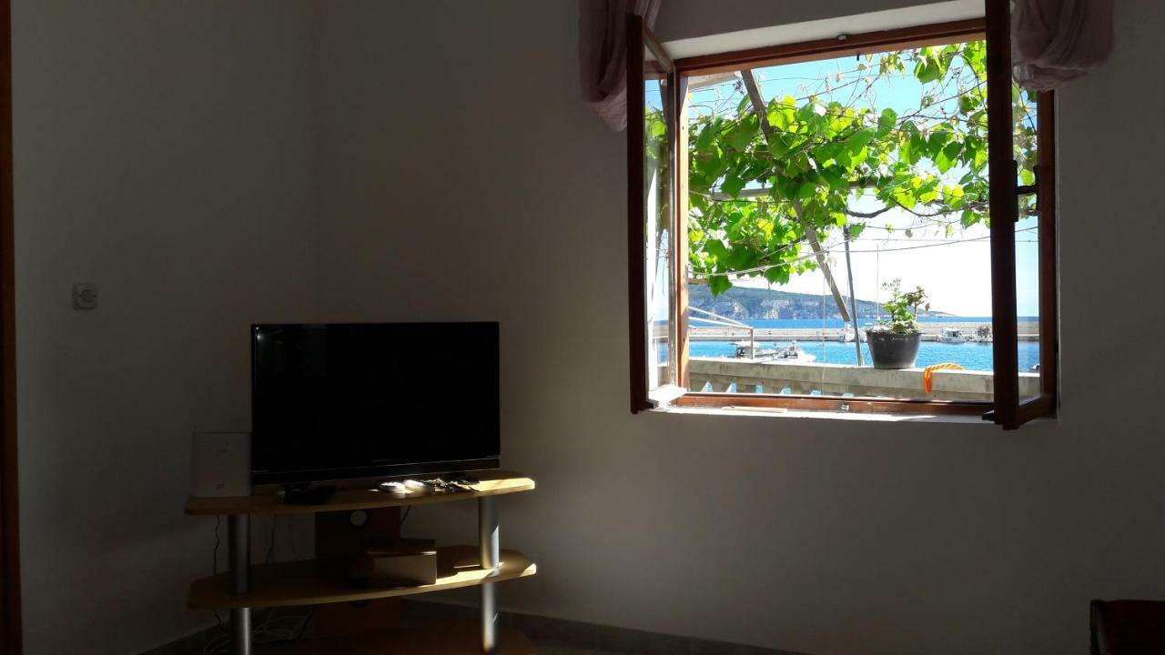 Anka'S Beach Komiza Exterior photo